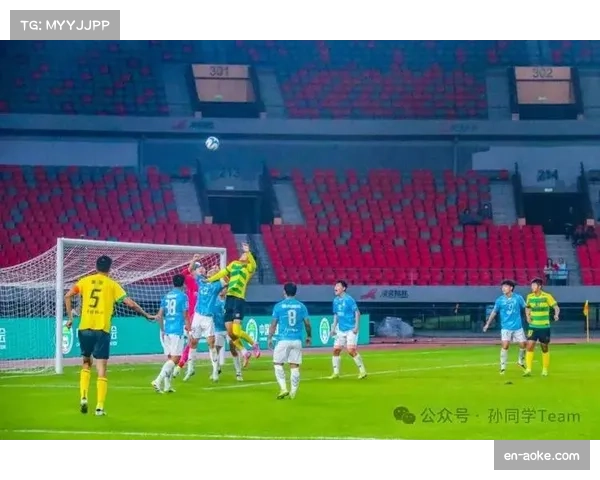 业余球员坚持足球梦想 中冠联赛提供展示才华舞台 业余球员坚持足球梦想 中冠联赛提供展示才华舞台